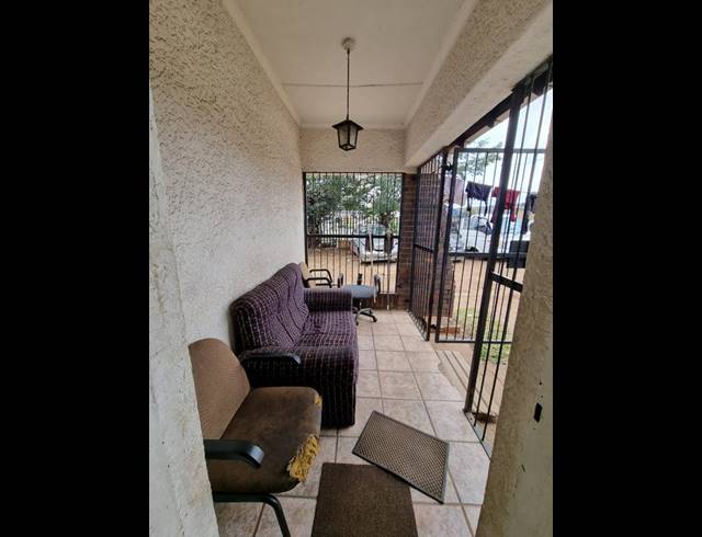 5 BEDROOM HOUSE FOR SALE IN KEMPTON PARK EXT 02